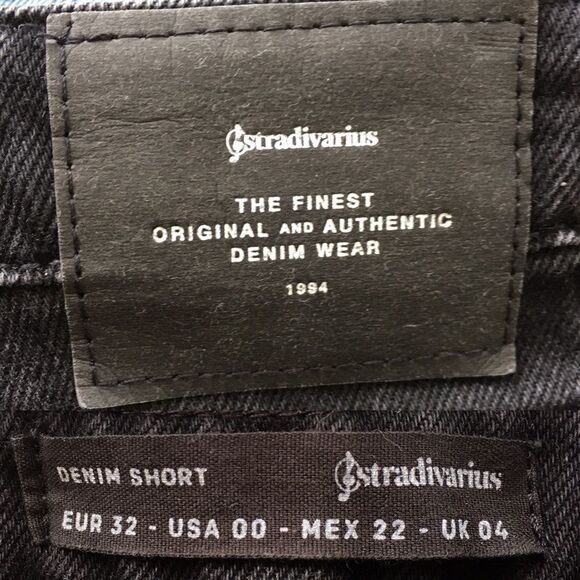 STRADIVARIUS High Waisted Mid-Thigh Denim Shorts - Picture 4 of 5